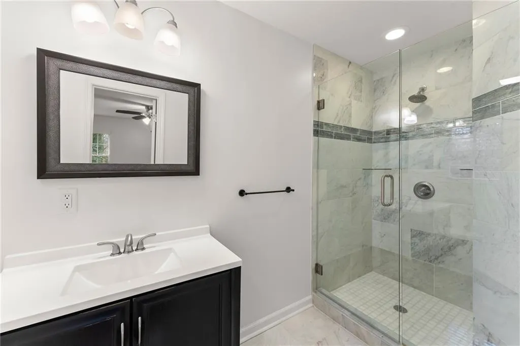 Ensuite Bath in Bedroom