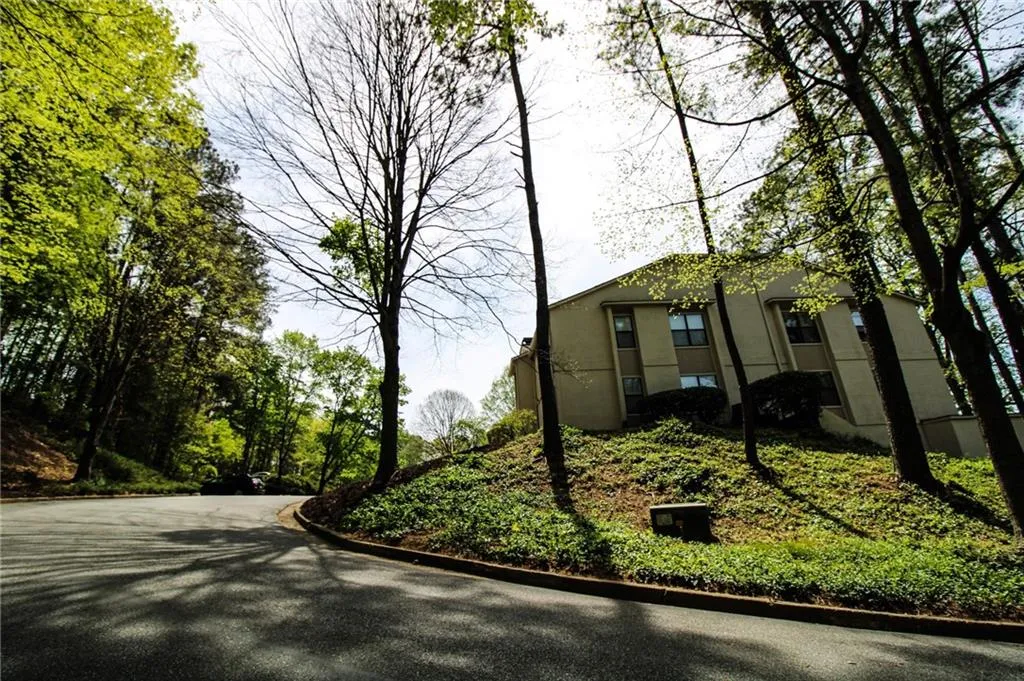 1319 Old Hammond Chase, Sandy Springs, Georgia 30350, 2 Bedrooms Bedrooms, ,2 BathroomsBathrooms,Residential,Sold,1319 Old Hammond Chase,6868936