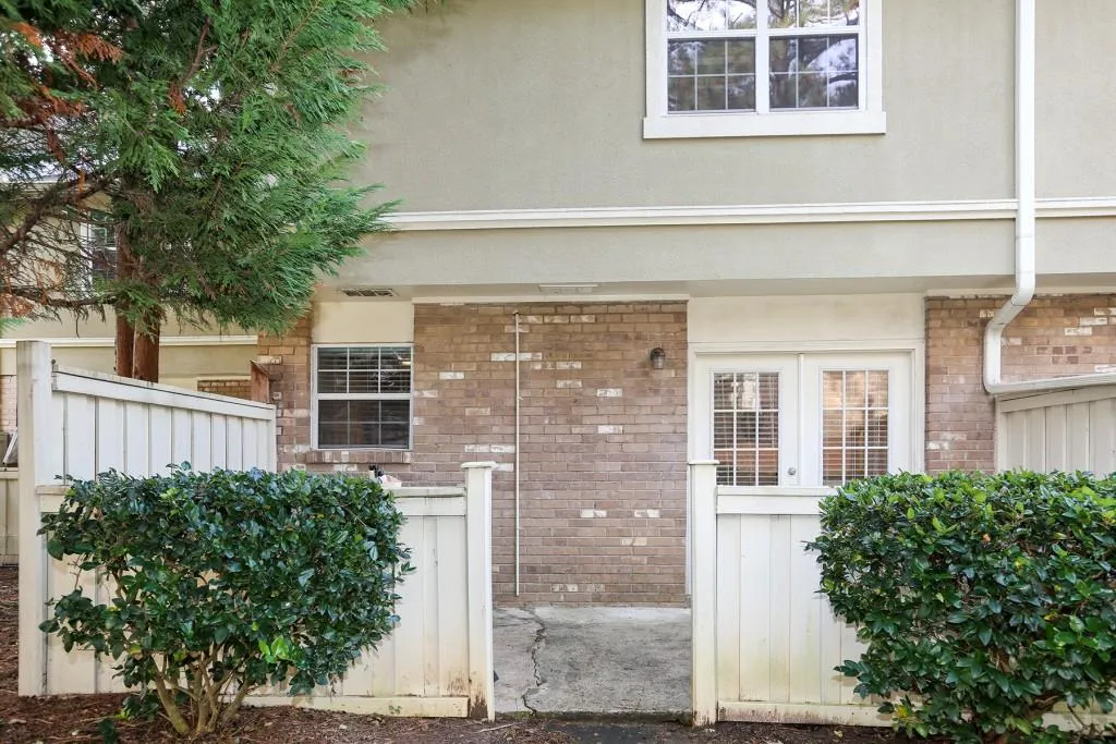 6900 Roswell Road Unit F6, Atlanta, Georgia 30328, 2 Bedrooms Bedrooms, ,2 BathroomsBathrooms,Residential,Sold,6900 Roswell Road Unit F6,5931119