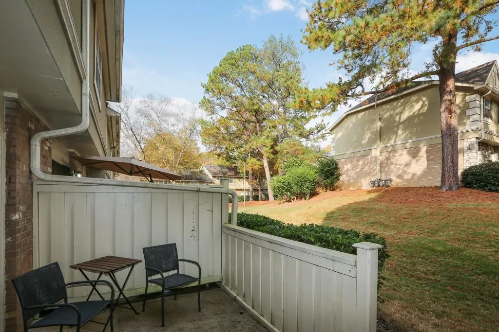 6900 Roswell Road Unit F6, Atlanta, Georgia 30328, 2 Bedrooms Bedrooms, ,2 BathroomsBathrooms,Residential,Sold,6900 Roswell Road Unit F6,5931119