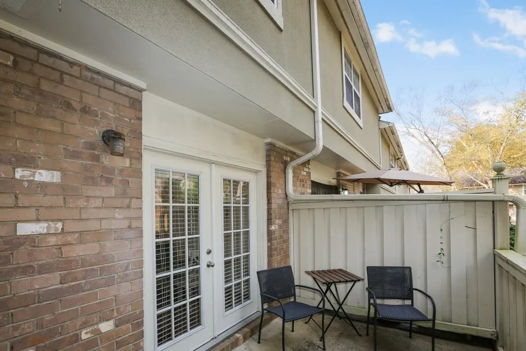 6900 Roswell Road Unit F6, Atlanta, Georgia 30328, 2 Bedrooms Bedrooms, ,2 BathroomsBathrooms,Residential,Sold,6900 Roswell Road Unit F6,5931119