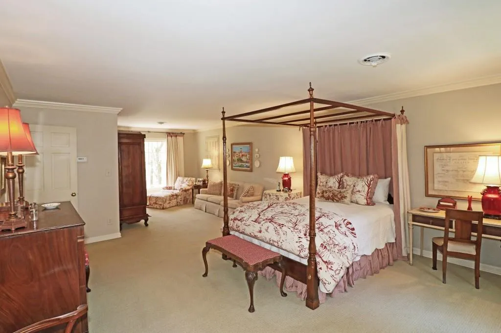 6060 Weatherly Drive, Sandy Springs, Georgia 30328, 4 Bedrooms Bedrooms, ,4 BathroomsBathrooms,Residential,Sold,6060 Weatherly Drive,6529957