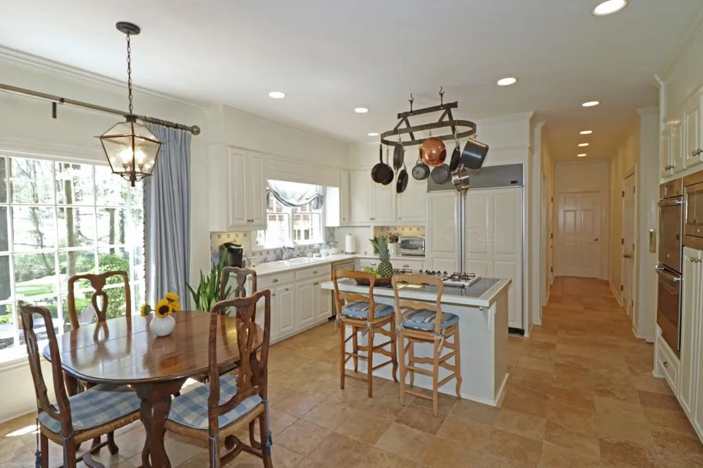6060 Weatherly Drive, Sandy Springs, Georgia 30328, 4 Bedrooms Bedrooms, ,4 BathroomsBathrooms,Residential,Sold,6060 Weatherly Drive,6529957