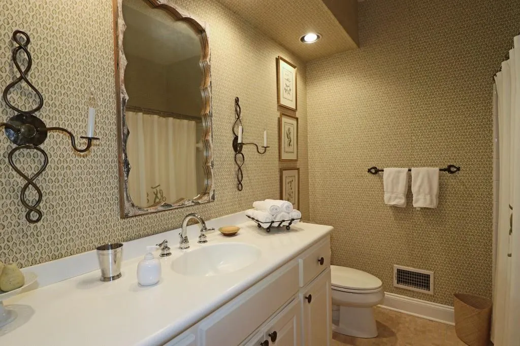 6060 Weatherly Drive, Sandy Springs, Georgia 30328, 4 Bedrooms Bedrooms, ,4 BathroomsBathrooms,Residential,Sold,6060 Weatherly Drive,6529957