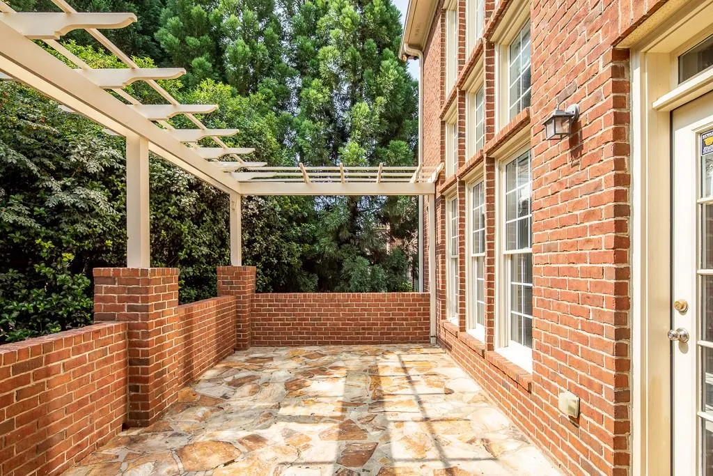 255 Wembley Circle, Atlanta, Georgia 30328, 5 Bedrooms Bedrooms, ,4 BathroomsBathrooms,Residential,Sold,255 Wembley Circle,6569007