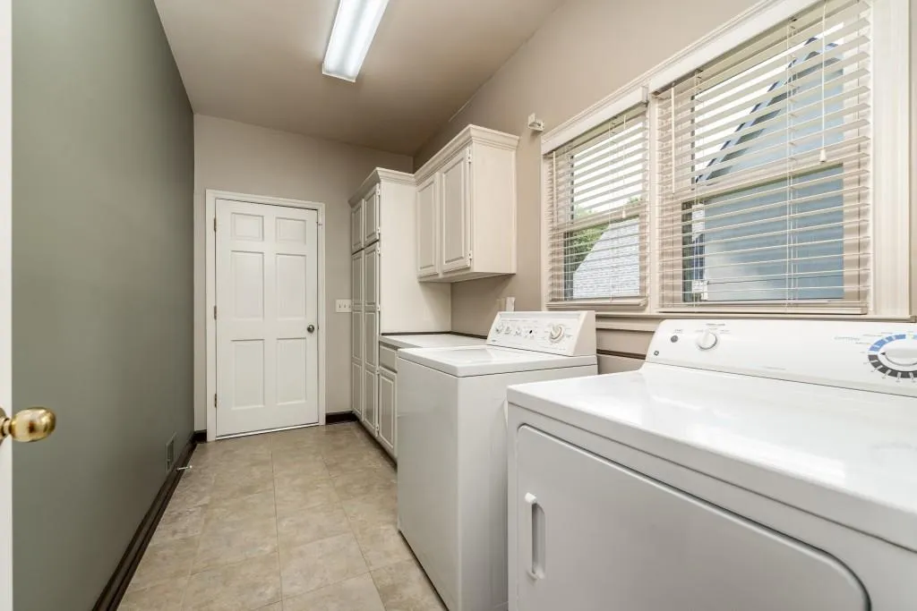 225 Marchand Court, Atlanta, Georgia 30328, 4 Bedrooms Bedrooms, ,3 BathroomsBathrooms,Residential,Sold,225 Marchand Court,7230959