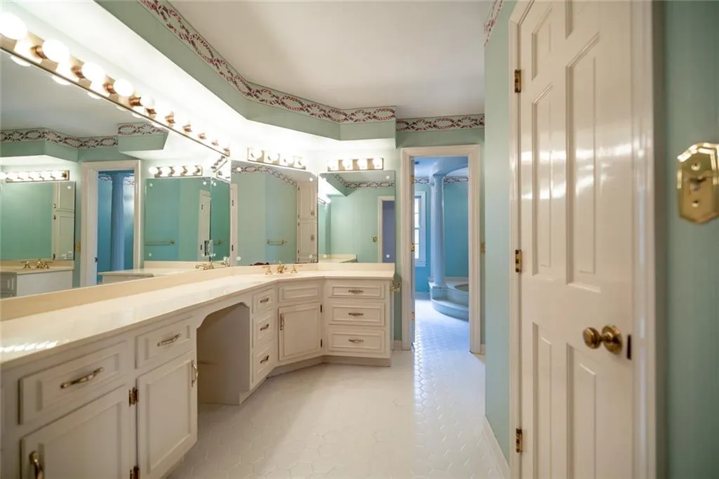 4 Bentley Trace Manor, Atlanta, Georgia 30327, 5 Bedrooms Bedrooms, ,4 BathroomsBathrooms,Residential,Sold,4 Bentley Trace Manor,7059591 4 Bentley Trace Manor, Atlanta, Georgia 30327, 5 Bedrooms Bedrooms, ,4 BathroomsBathrooms,Residential,Sold,4 Bentley Trace Manor,7059591