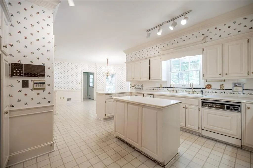 4 Bentley Trace Manor, Atlanta, Georgia 30327, 5 Bedrooms Bedrooms, ,4 BathroomsBathrooms,Residential,Sold,4 Bentley Trace Manor,7059591 4 Bentley Trace Manor, Atlanta, Georgia 30327, 5 Bedrooms Bedrooms, ,4 BathroomsBathrooms,Residential,Sold,4 Bentley Trace Manor,7059591