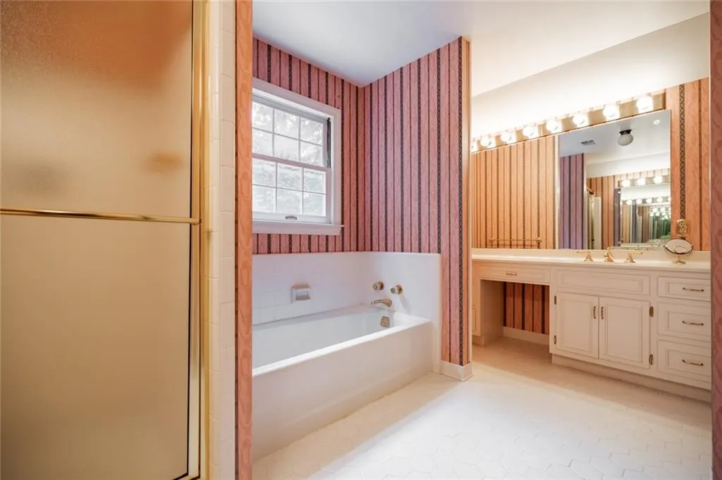 4 Bentley Trace Manor, Atlanta, Georgia 30327, 5 Bedrooms Bedrooms, ,4 BathroomsBathrooms,Residential,Sold,4 Bentley Trace Manor,7059591 4 Bentley Trace Manor, Atlanta, Georgia 30327, 5 Bedrooms Bedrooms, ,4 BathroomsBathrooms,Residential,Sold,4 Bentley Trace Manor,7059591