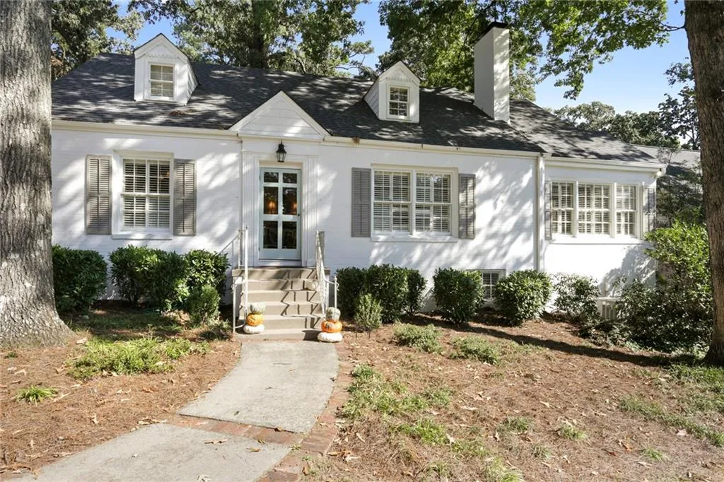 658 Greenview Avenue Ne, Atlanta, Georgia 30305, 4 Bedrooms Bedrooms, ,3 BathroomsBathrooms,Residential,Sold,658 Greenview Avenue Ne,5757570