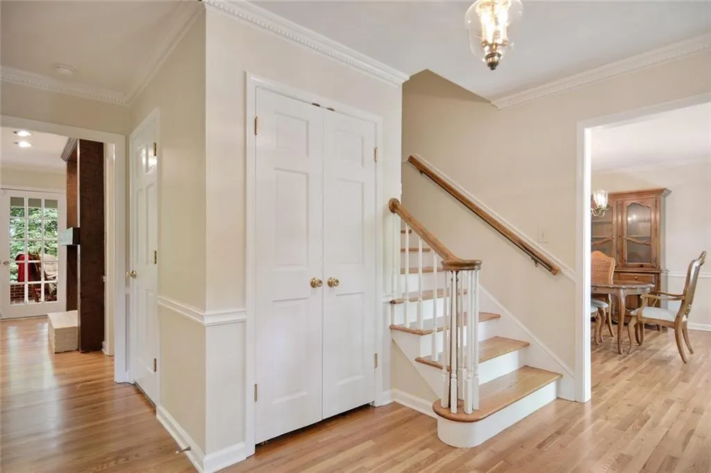 915 Edgewater Trail, Sandy Springs, Georgia 30328, 4 Bedrooms Bedrooms, ,2 BathroomsBathrooms,Residential,Sold,915 Edgewater Trail,6728861
