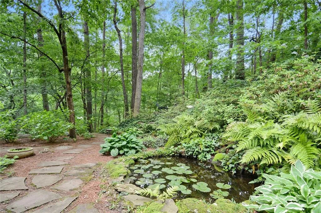 915 Edgewater Trail, Sandy Springs, Georgia 30328, 4 Bedrooms Bedrooms, ,2 BathroomsBathrooms,Residential,Sold,915 Edgewater Trail,6728861