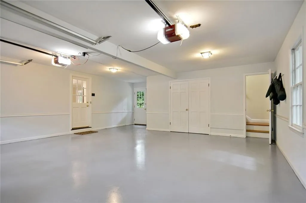 915 Edgewater Trail, Sandy Springs, Georgia 30328, 4 Bedrooms Bedrooms, ,2 BathroomsBathrooms,Residential,Sold,915 Edgewater Trail,6728861