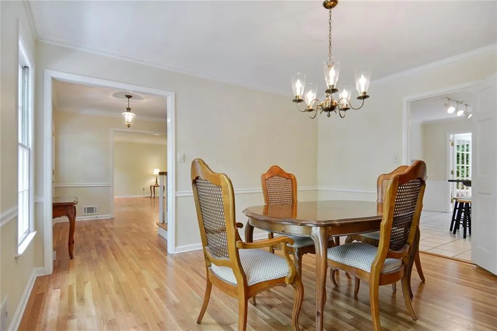 915 Edgewater Trail, Sandy Springs, Georgia 30328, 4 Bedrooms Bedrooms, ,2 BathroomsBathrooms,Residential,Sold,915 Edgewater Trail,6728861