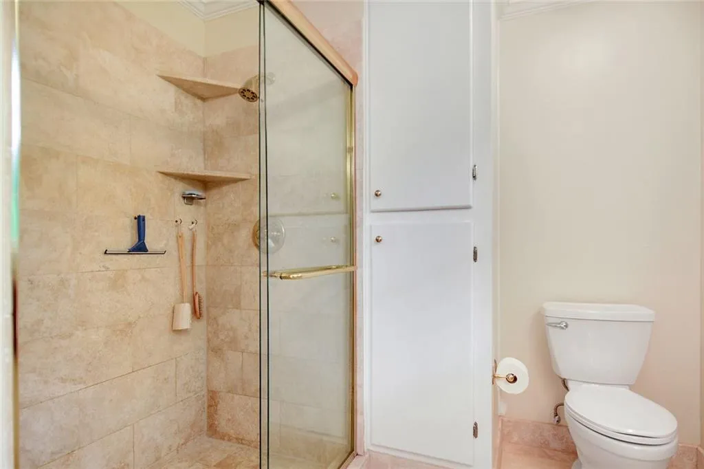 915 Edgewater Trail, Sandy Springs, Georgia 30328, 4 Bedrooms Bedrooms, ,2 BathroomsBathrooms,Residential,Sold,915 Edgewater Trail,6728861