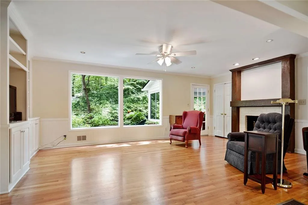 915 Edgewater Trail, Sandy Springs, Georgia 30328, 4 Bedrooms Bedrooms, ,2 BathroomsBathrooms,Residential,Sold,915 Edgewater Trail,6728861
