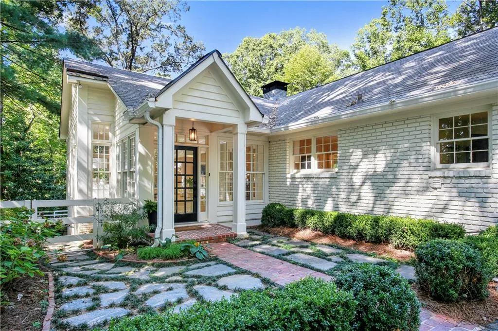 2631 W Wesley Road, Atlanta, Georgia 30327, 5 Bedrooms Bedrooms, ,4 BathroomsBathrooms,Residential,Sold,2631 W Wesley Road,5915108