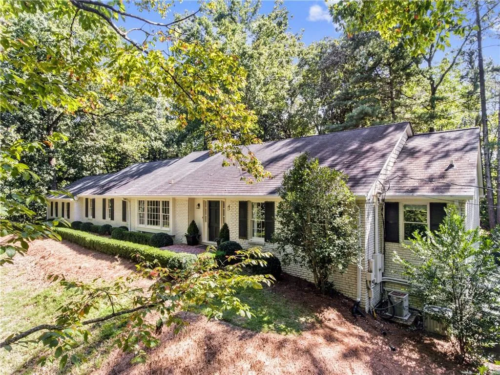 2631 W Wesley Road, Atlanta, Georgia 30327, 5 Bedrooms Bedrooms, ,4 BathroomsBathrooms,Residential,Sold,2631 W Wesley Road,5915108