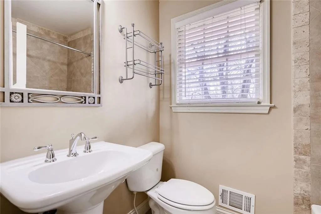 7264 Selkirk Drive, Atlanta, Georgia 30328, 3 Bedrooms Bedrooms, ,2 BathroomsBathrooms,Residential,Sold,7264 Selkirk Drive,6516068