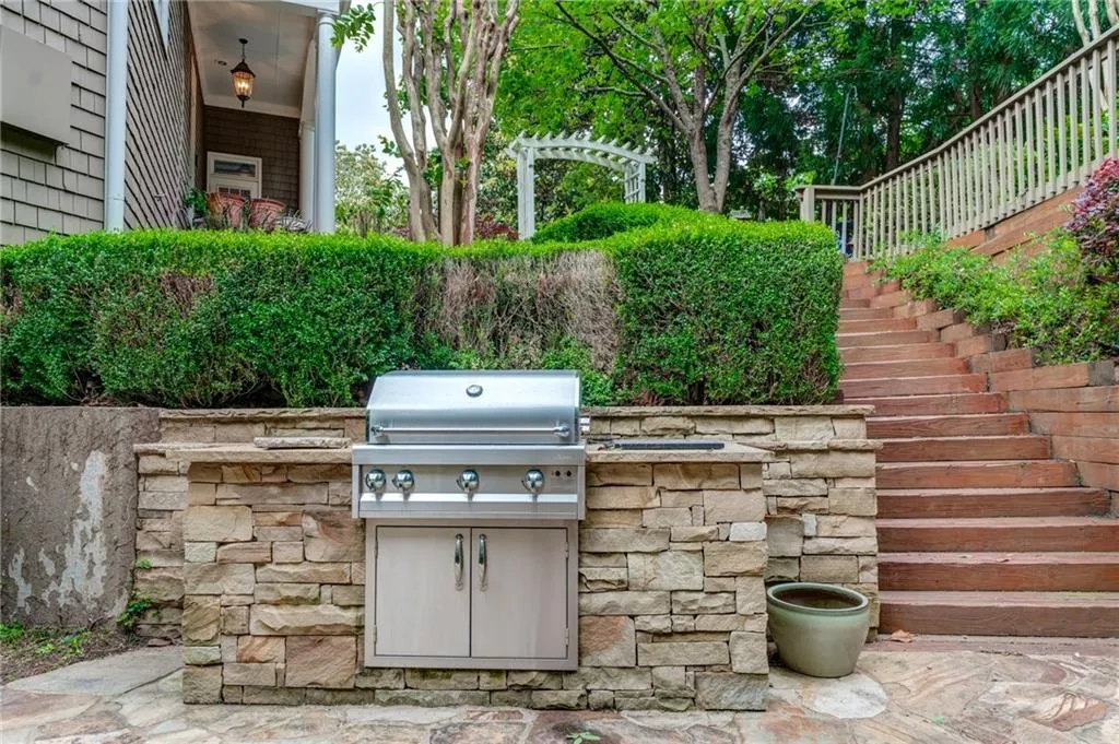 465 Montwicke Chase Nw, Atlanta, Georgia 30327, 5 Bedrooms Bedrooms, ,5 BathroomsBathrooms,Residential,Sold,465 Montwicke Chase Nw,7042635