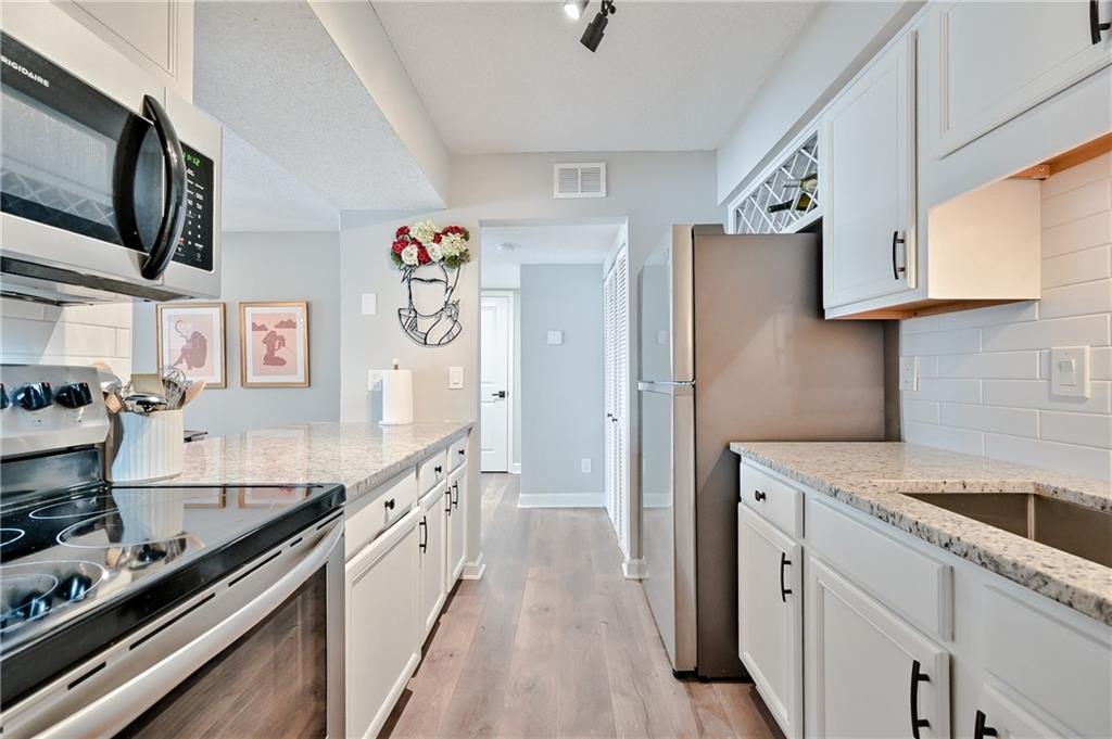1401 Wingate Way, Sandy Springs, Georgia 30350, 1 Bedroom Bedrooms, ,1 BathroomBathrooms,Residential,Sold,1401 Wingate Way,7251429