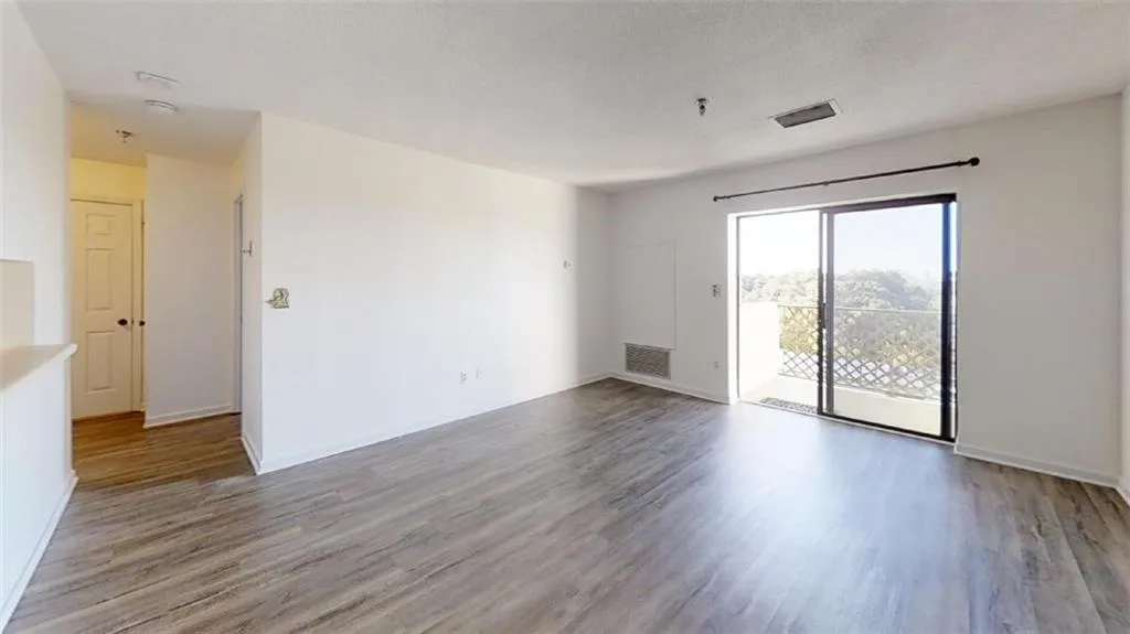 300 Johnson Ferry Road Ne Unit B708, Sandy Springs, Georgia 30328, 1 Bedroom Bedrooms, ,1 BathroomBathrooms,Residential,Sold,300 Johnson Ferry Road Ne Unit B708,6617229