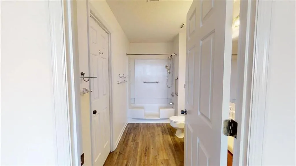 300 Johnson Ferry Road Ne Unit B708, Sandy Springs, Georgia 30328, 1 Bedroom Bedrooms, ,1 BathroomBathrooms,Residential,Sold,300 Johnson Ferry Road Ne Unit B708,6617229