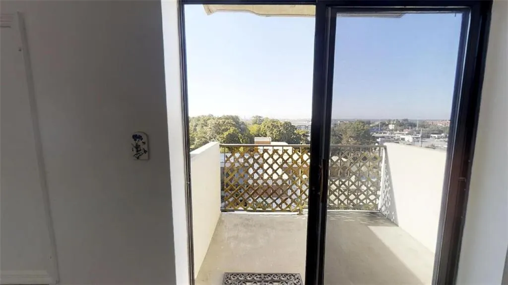 300 Johnson Ferry Road Ne Unit B708, Sandy Springs, Georgia 30328, 1 Bedroom Bedrooms, ,1 BathroomBathrooms,Residential,Sold,300 Johnson Ferry Road Ne Unit B708,6617229