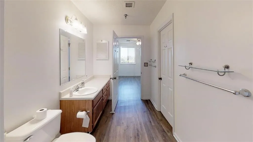 300 Johnson Ferry Road Ne Unit B708, Sandy Springs, Georgia 30328, 1 Bedroom Bedrooms, ,1 BathroomBathrooms,Residential,Sold,300 Johnson Ferry Road Ne Unit B708,6617229