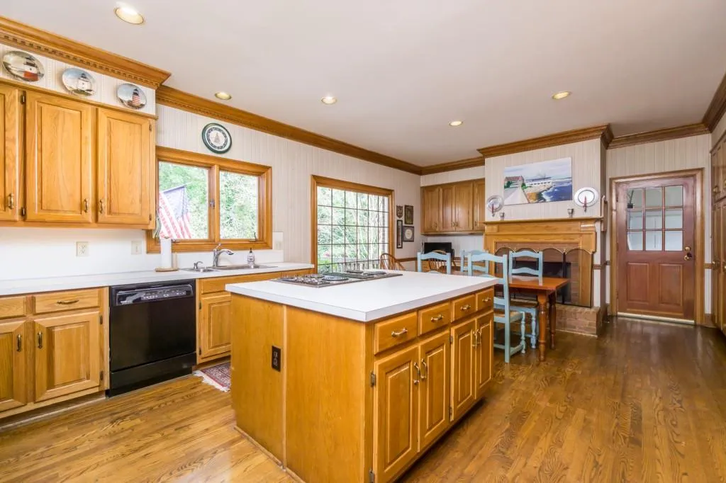 445 Riverhill Drive, Sandy Springs, Georgia 30328, 3 Bedrooms Bedrooms, ,3 BathroomsBathrooms,Residential,Sold,445 Riverhill Drive,6963457 445 Riverhill Drive, Sandy Springs, Georgia 30328, 3 Bedrooms Bedrooms, ,3 BathroomsBathrooms,Residential,Sold,445 Riverhill Drive,6963457