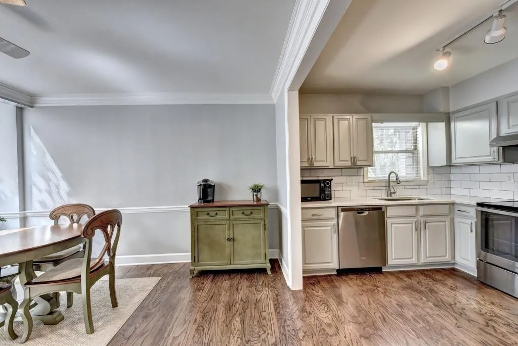 7500 Roswell Road Unit 77, Sandy Springs, Georgia 30350, 3 Bedrooms Bedrooms, ,2 BathroomsBathrooms,Residential,Sold,7500 Roswell Road Unit 77,6792070