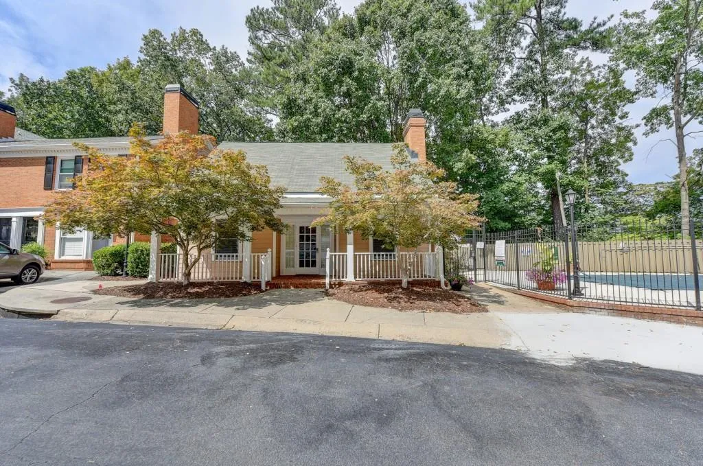 7500 Roswell Road Unit 77, Sandy Springs, Georgia 30350, 3 Bedrooms Bedrooms, ,2 BathroomsBathrooms,Residential,Sold,7500 Roswell Road Unit 77,6792070