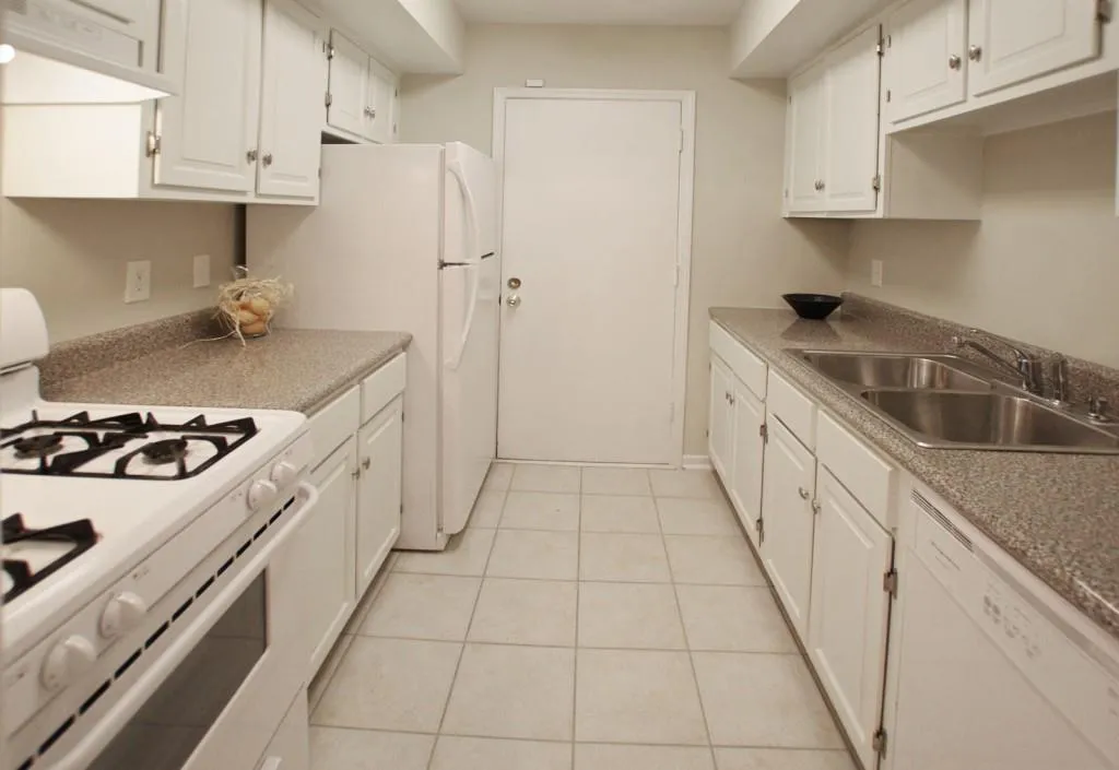6851 Roswell Road Unit G10, Sandy Springs, Georgia 30328, 1 Bedroom Bedrooms, ,1 BathroomBathrooms,Residential,Sold,6851 Roswell Road Unit G10,5940250
