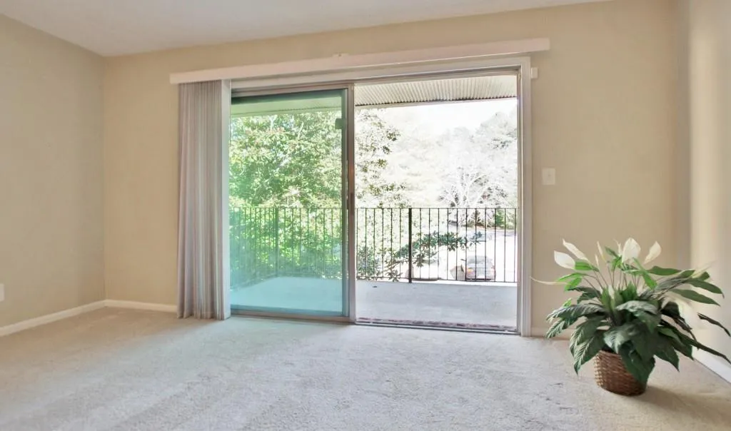 6851 Roswell Road Unit G10, Sandy Springs, Georgia 30328, 1 Bedroom Bedrooms, ,1 BathroomBathrooms,Residential,Sold,6851 Roswell Road Unit G10,5940250