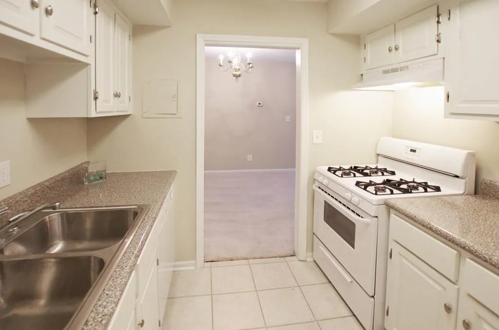 6851 Roswell Road Unit G10, Sandy Springs, Georgia 30328, 1 Bedroom Bedrooms, ,1 BathroomBathrooms,Residential,Sold,6851 Roswell Road Unit G10,5940250