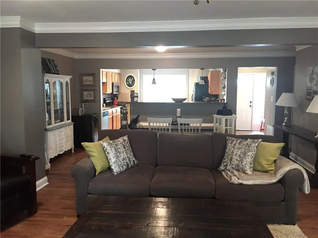 182 Peachtree Hollow Court Unit 2, Atlanta, Georgia 30328, 2 Bedrooms Bedrooms, ,2 BathroomsBathrooms,Residential,Sold,182 Peachtree Hollow Court Unit 2,5758162