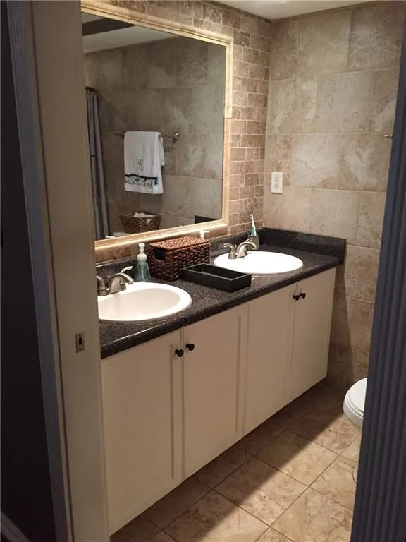 182 Peachtree Hollow Court Unit 2, Atlanta, Georgia 30328, 2 Bedrooms Bedrooms, ,2 BathroomsBathrooms,Residential,Sold,182 Peachtree Hollow Court Unit 2,5758162