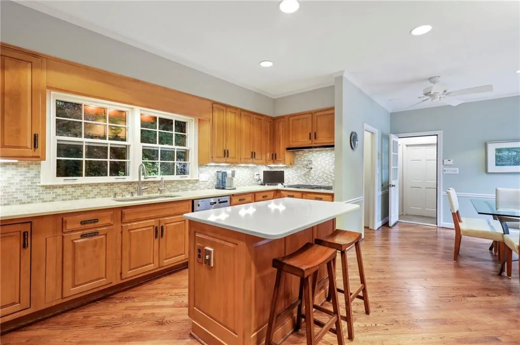 310 Lighthouse Point, Atlanta, Georgia 30328, 4 Bedrooms Bedrooms, ,4 BathroomsBathrooms,Residential,Sold,310 Lighthouse Point,6810198