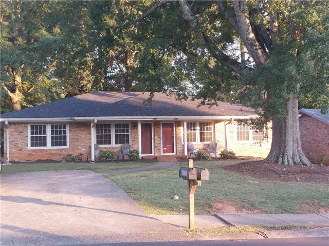 Front entry to property 4159/4161