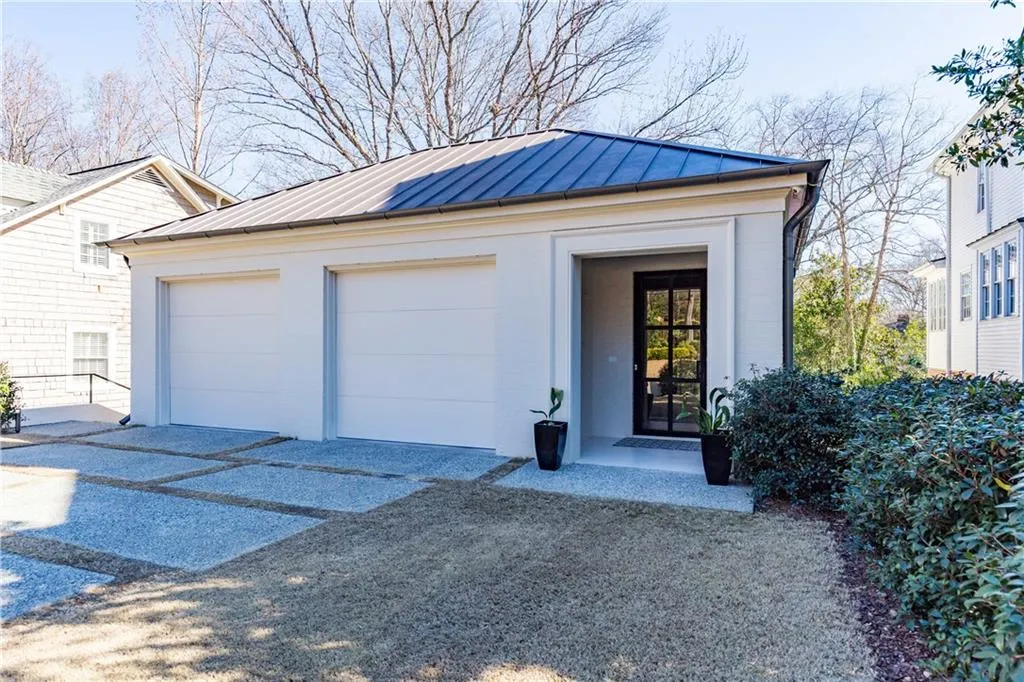 2595 Brookwood Drive Ne, Atlanta, Georgia 30305, 3 Bedrooms Bedrooms, ,3 BathroomsBathrooms,Residential,Sold,2595 Brookwood Drive Ne,5798842