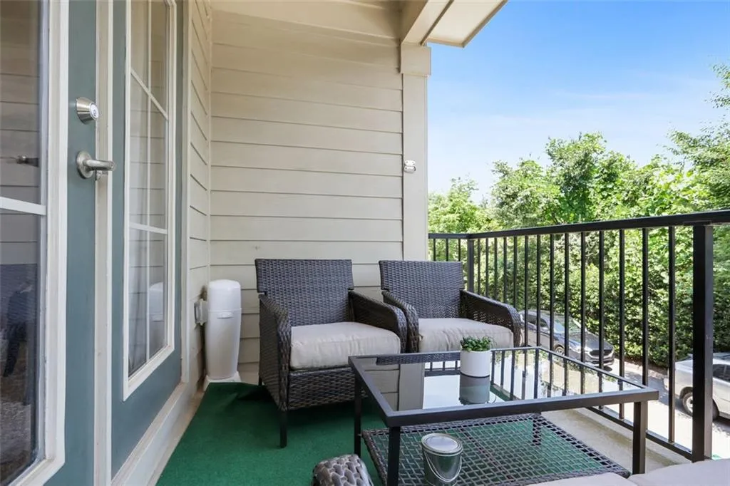 825 Perennial Drive, Atlanta, Georgia 30328, 2 Bedrooms Bedrooms, ,2 BathroomsBathrooms,Residential,Sold,825 Perennial Drive,6900816