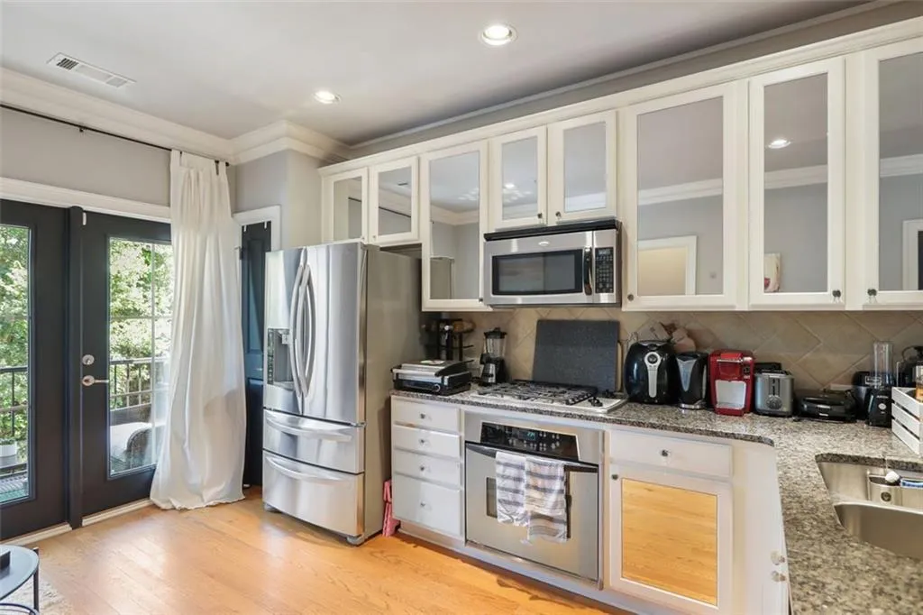 825 Perennial Drive, Atlanta, Georgia 30328, 2 Bedrooms Bedrooms, ,2 BathroomsBathrooms,Residential,Sold,825 Perennial Drive,6900816