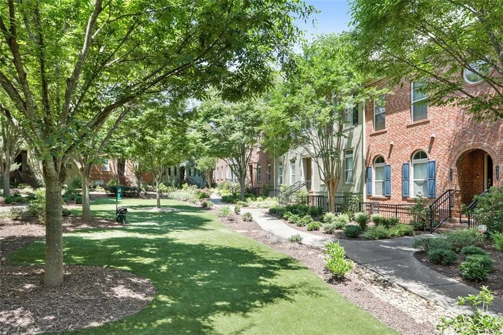 825 Perennial Drive, Atlanta, Georgia 30328, 2 Bedrooms Bedrooms, ,2 BathroomsBathrooms,Residential,Sold,825 Perennial Drive,6900816