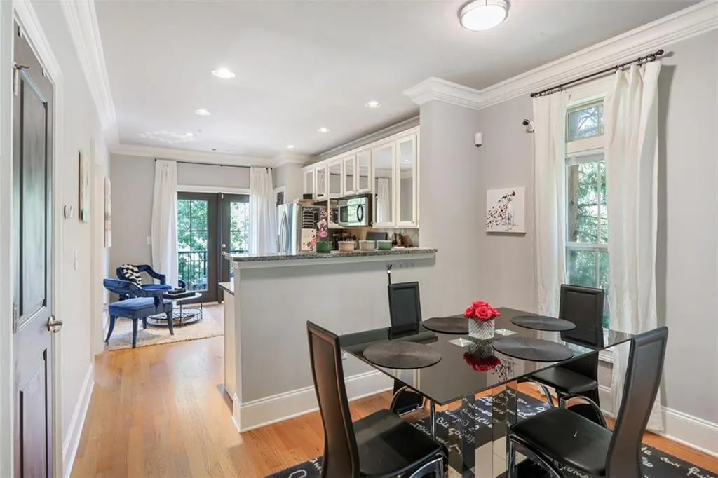 825 Perennial Drive, Atlanta, Georgia 30328, 2 Bedrooms Bedrooms, ,2 BathroomsBathrooms,Residential,Sold,825 Perennial Drive,6900816