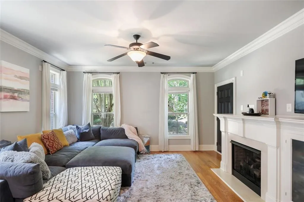 825 Perennial Drive, Atlanta, Georgia 30328, 2 Bedrooms Bedrooms, ,2 BathroomsBathrooms,Residential,Sold,825 Perennial Drive,6900816