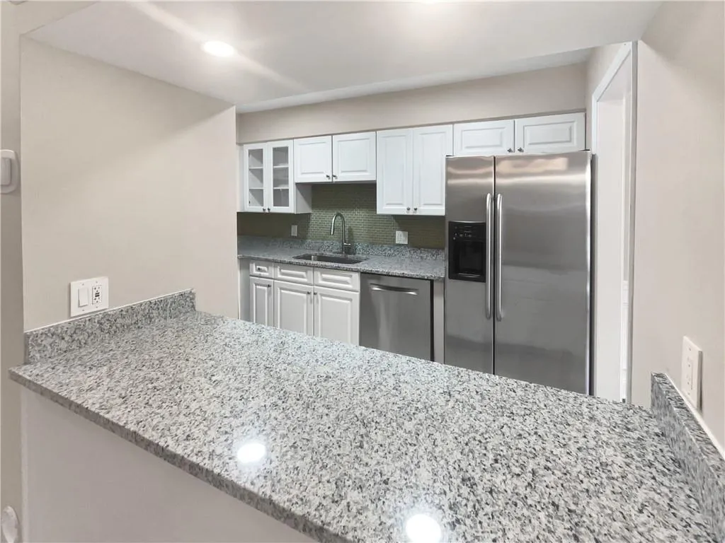 6980 Roswell Road Unit J6, Atlanta, Georgia 30328, 2 Bedrooms Bedrooms, ,2 BathroomsBathrooms,Residential,Sold,6980 Roswell Road Unit J6,7564544