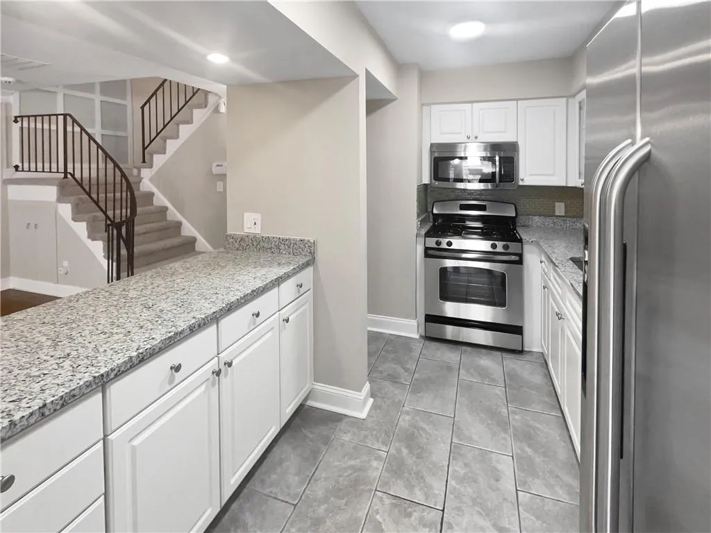 6980 Roswell Road Unit J6, Atlanta, Georgia 30328, 2 Bedrooms Bedrooms, ,2 BathroomsBathrooms,Residential,Sold,6980 Roswell Road Unit J6,7564544