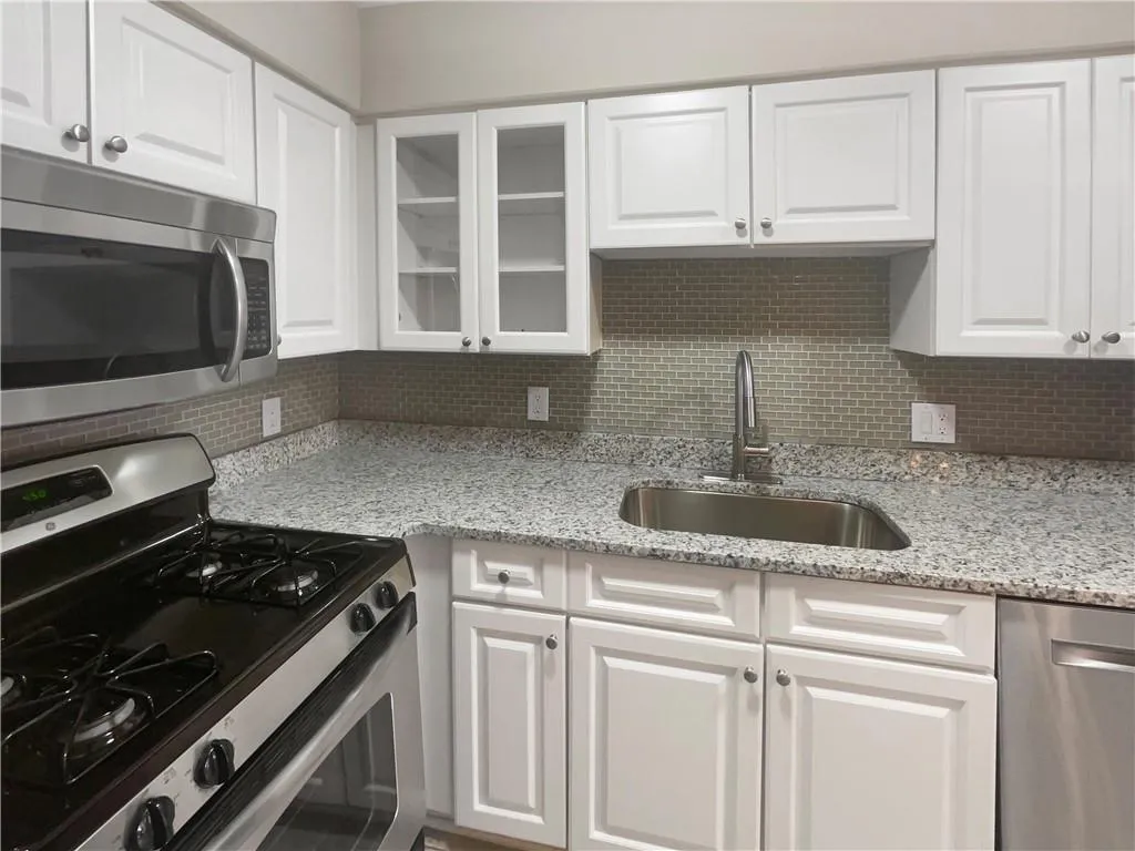 6980 Roswell Road Unit J6, Atlanta, Georgia 30328, 2 Bedrooms Bedrooms, ,2 BathroomsBathrooms,Residential,Sold,6980 Roswell Road Unit J6,7564544