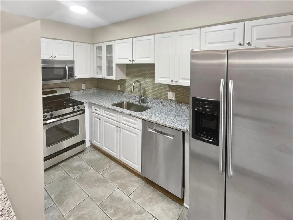 6980 Roswell Road Unit J6, Atlanta, Georgia 30328, 2 Bedrooms Bedrooms, ,2 BathroomsBathrooms,Residential,Sold,6980 Roswell Road Unit J6,7564544
