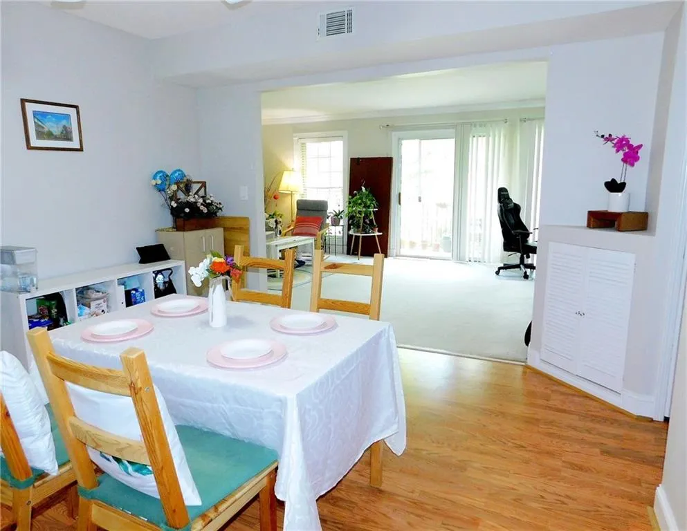 6851 Roswell Road Unit D36, Sandy Springs, Georgia 30328, 2 Bedrooms Bedrooms, ,2 BathroomsBathrooms,Residential,Sold,6851 Roswell Road Unit D36,7213397